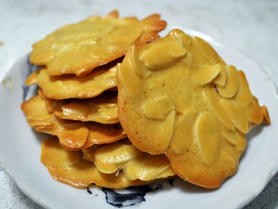 參考食譜 : 杏仁瓦片♥Oly*