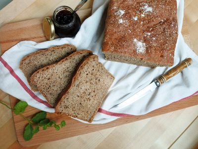 參考食譜 : 三小時免揉無糖無油全麥包，懶人健康吃