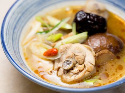 參考食譜 : \\溫和版-麻油蔥雞湯//