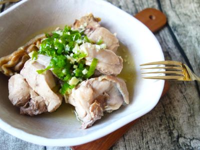 港式蔥油醬佐蒸雞腿