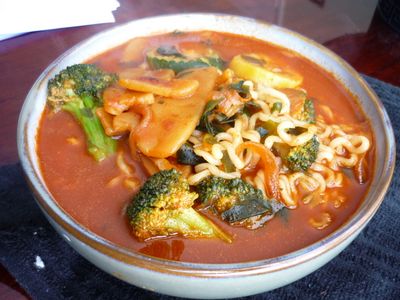 參考食譜 : [韓式]辣醬年糕拉麵