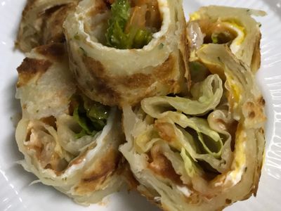 參考食譜 : 中西合併肉鬆起司蔥油捲餅