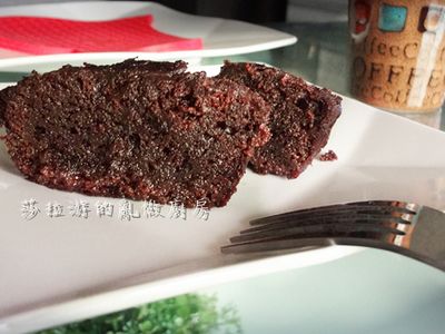 參考食譜 : 小烤箱的布朗尼【莎拉游的亂做廚房】