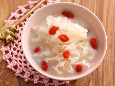 牛奶枸杞銀耳湯《營養師的日日好湯》補鈣