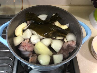 大骨蘋果洋蔥湯