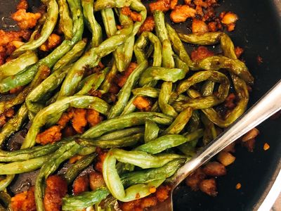 參考食譜 : 簡單的乾煸四季豆食譜 超香！下飯！