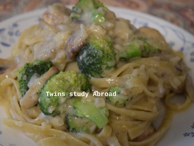 蘑菇白醬義大利麵