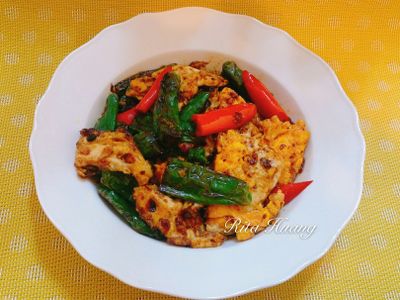 參考食譜 : 催淚蛋 (炸蛋糯米椒)