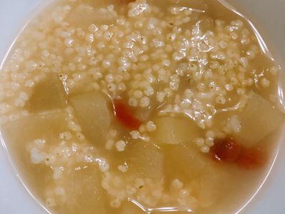 參考食譜 : 寶寶副食品❤️養生蘋果小米粥（12m+)