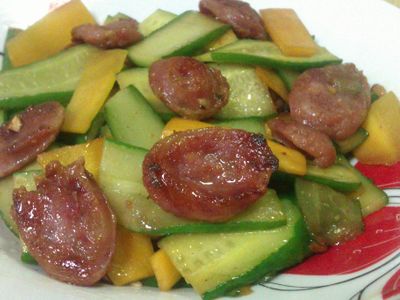 參考食譜 : 香腸炒黃瓜片
