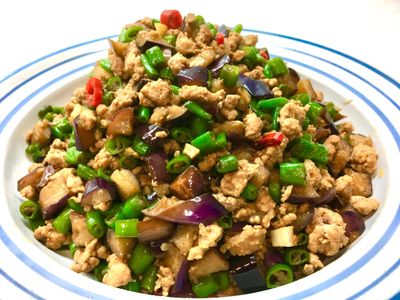 參考食譜 : 茄子杭椒炒肉末