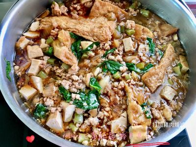 參考食譜 : 打拋豬肉燥滷鍋