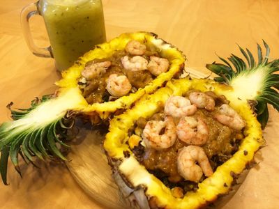 清冰箱創意料理「鳳梨盅炒飯佐咖哩起司醬」