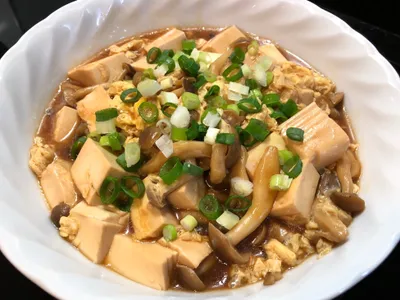 參考食譜 : 鴻禧菇滑蛋燴豆腐