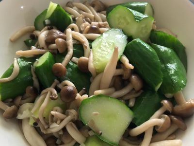 參考食譜 : 藍家小館-鮮菇小黃瓜