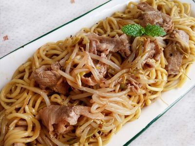 蘑菇醬豬肉炒麵