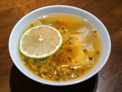 百香果檸檬愛玉。酸甜冰涼好滋味!