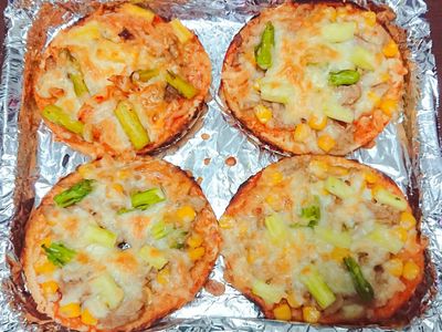 快速的『貝果披薩』鮪魚玉米口味