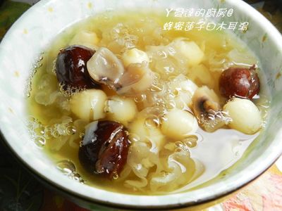 參考食譜 : ㄚ曼達的廚房~【趁熱品嚐】蜂蜜蓮子白木耳湯