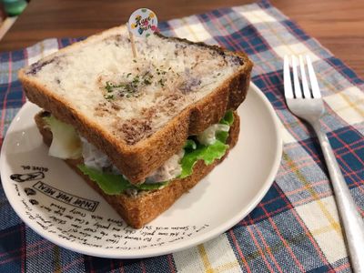 鮪魚起司三明治
（簡單早餐快速上桌）