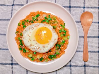 參考食譜 : 韓國媽媽的家常食譜~ 韓式泡菜炒飯