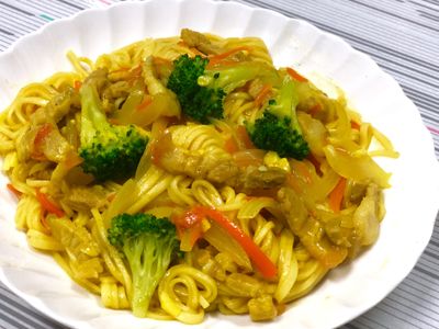 咖哩豬肉炒麵