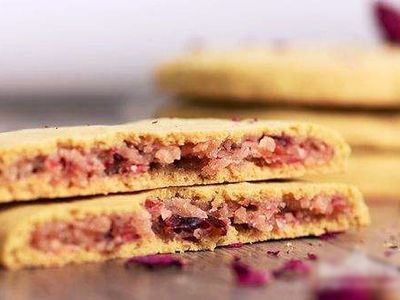 秋天落叶满地，那我们就来做荞麦鲜花饼吧！