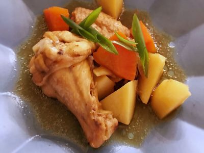 參考食譜 : 馬鈴薯雞翅煮 (露營OK)