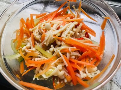 參考食譜 : 酸辣金針菇［生酮低醣］