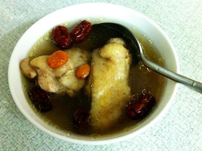 參考食譜 : 「可樂人蔘雞湯」適合新手製作的簡易電鍋料理