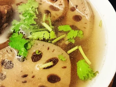 參考食譜 : 蓮藕排骨湯（電鍋料理）