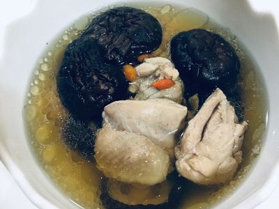 costco雞腿排也能用電鍋做香菇雞湯