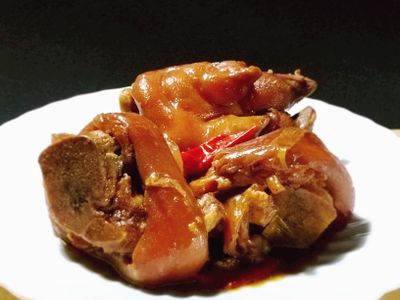 參考食譜 : 給家人的【家常生日滷豬腳】