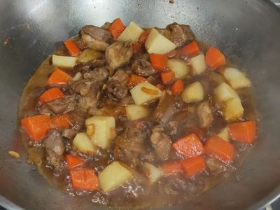 參考食譜 : 私房菜~馬鈴薯燉肉