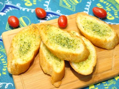 自製奶油大蒜巴西利塗醬烤法棍