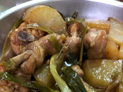 參考食譜 : 蔥燒蘿蔔雞腿