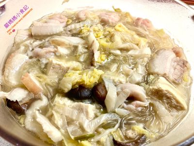 參考食譜 : 簡易酸白菜五花鍋