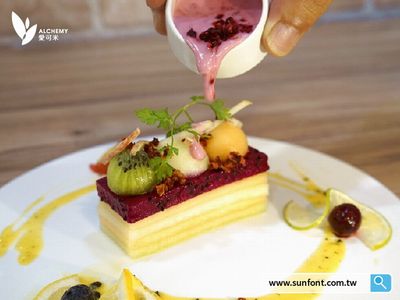 水果千層佐蔓越莓優格醬