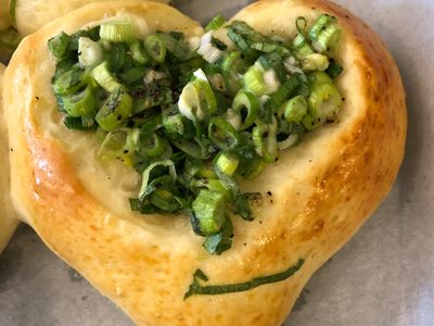 參考食譜 : 台式蔥花麵包