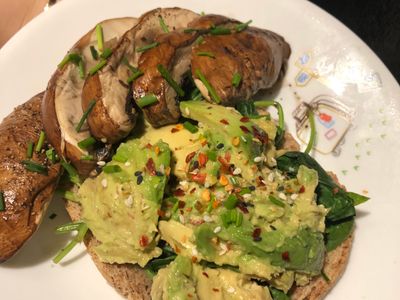 <健康早午餐>波特菇菠菜酪梨吐司