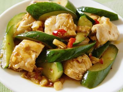 參考食譜 : 【厚生廚房】小黃瓜炒雞丁