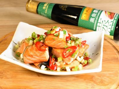 蒸魚醬淋鮭魚塊