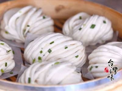 鬆軟鹹香的蔥花捲 (Video)