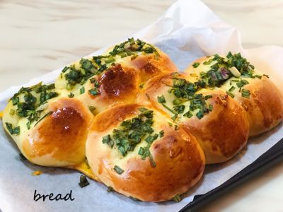 參考食譜 : 蔥花麵包
