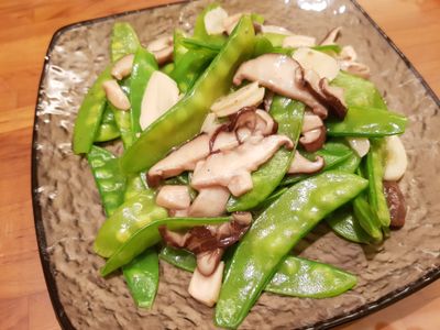 參考食譜 : 鮮菇炒荷蘭豆