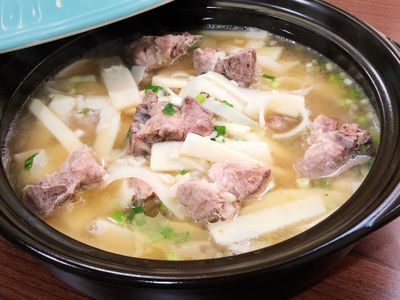 參考食譜 : 排骨竹筍湯