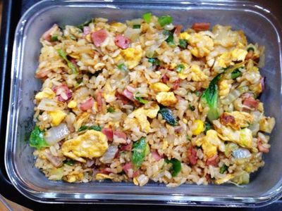 參考食譜 : 便當菜:火腿蛋炒糙米飯(小七簡便炒飯)