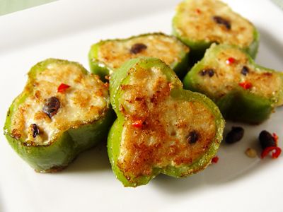 參考食譜 : 【厚生廚房】圈圈青椒雞餅