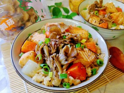 參考食譜 : 舞菇鮭魚炊飯-電鍋版【好菇道營養料理】