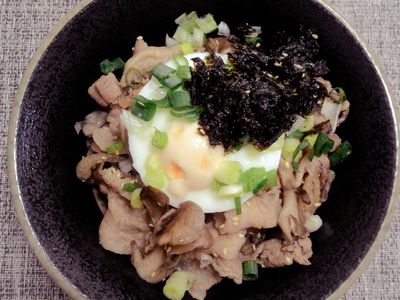 舞菇薑燒肉丼飯【好菇道營養料理】